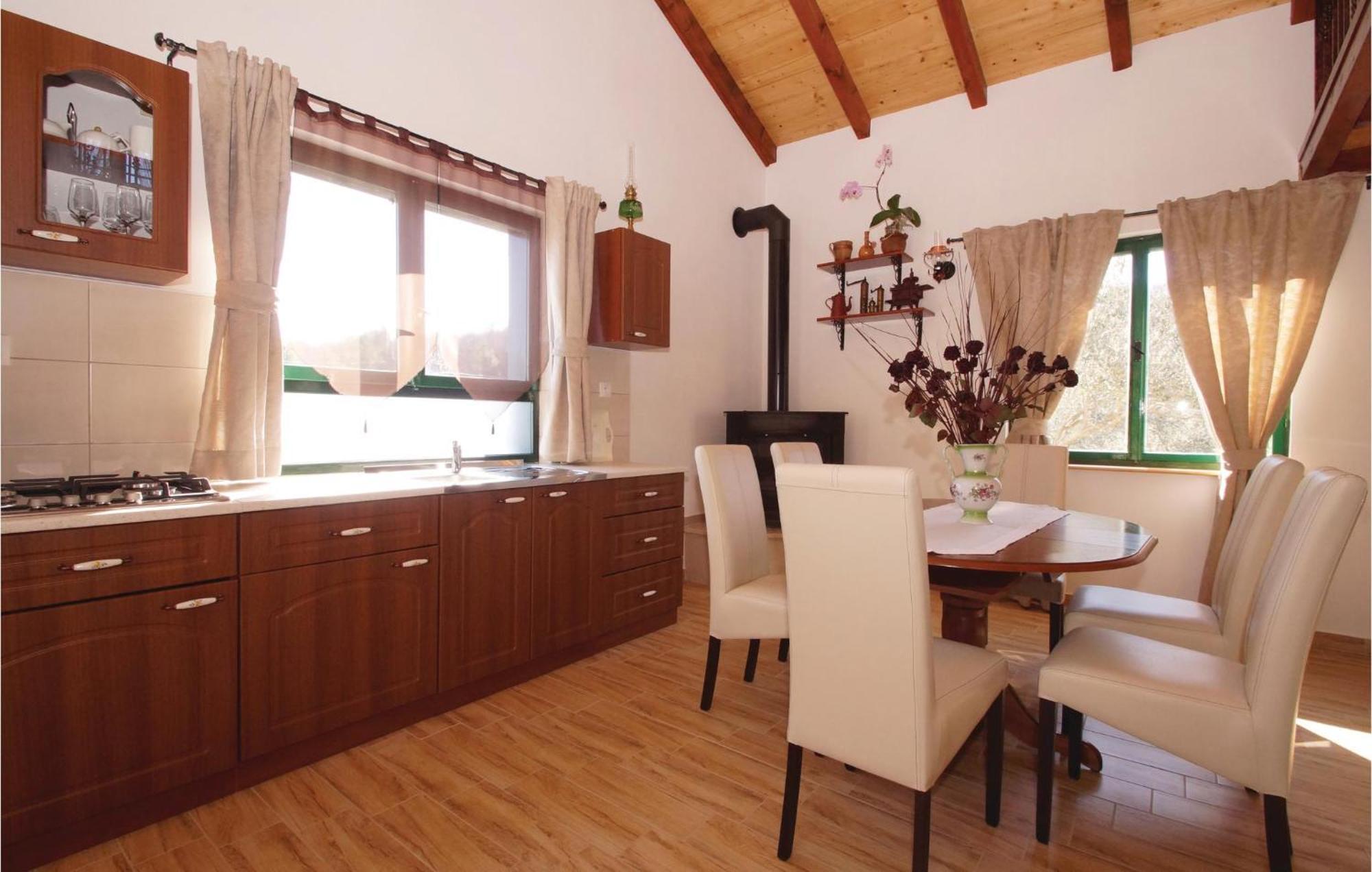 Awesome Home In Smokvica With Kitchen Luaran gambar