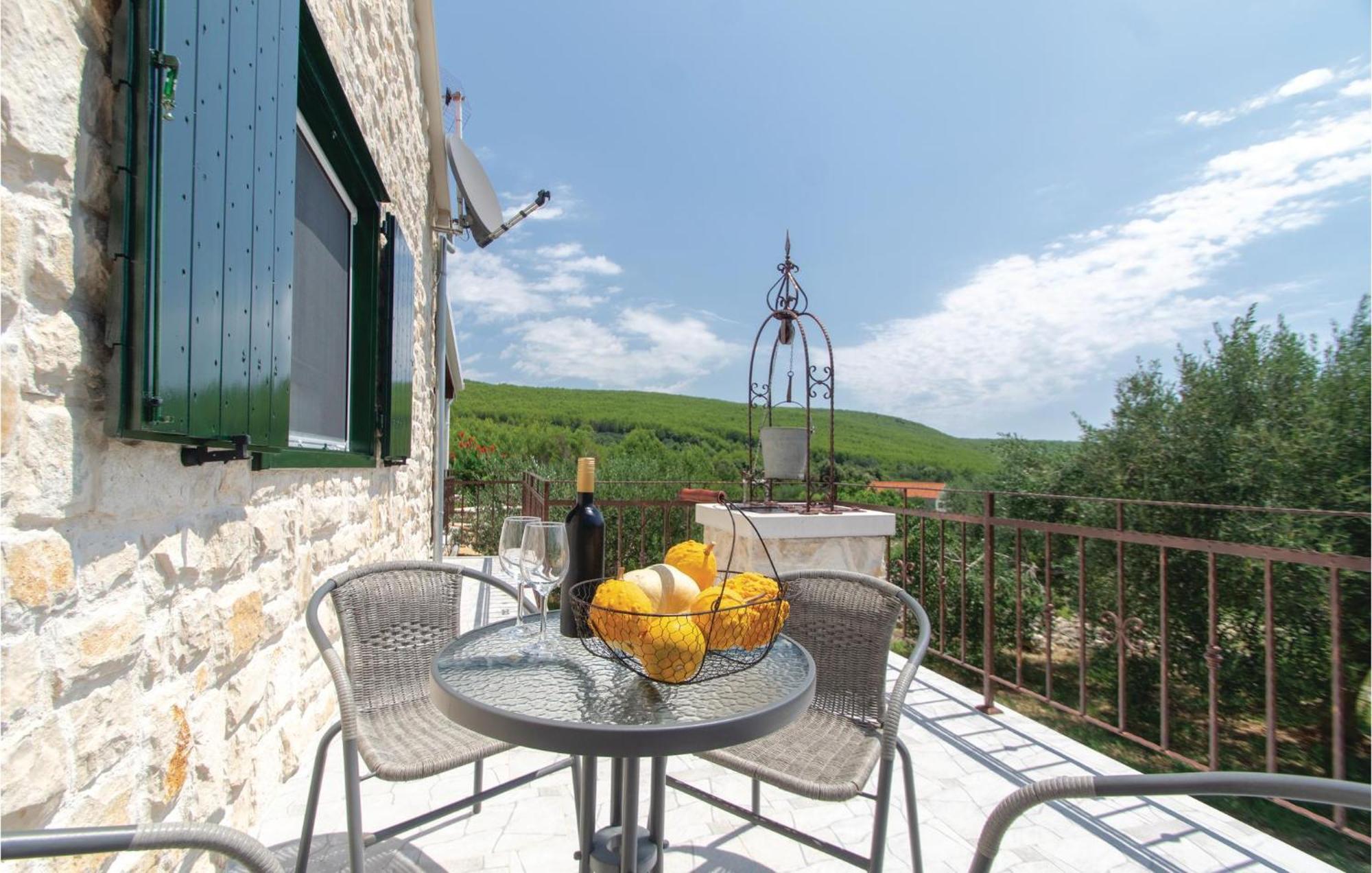 Awesome Home In Smokvica With Kitchen Luaran gambar