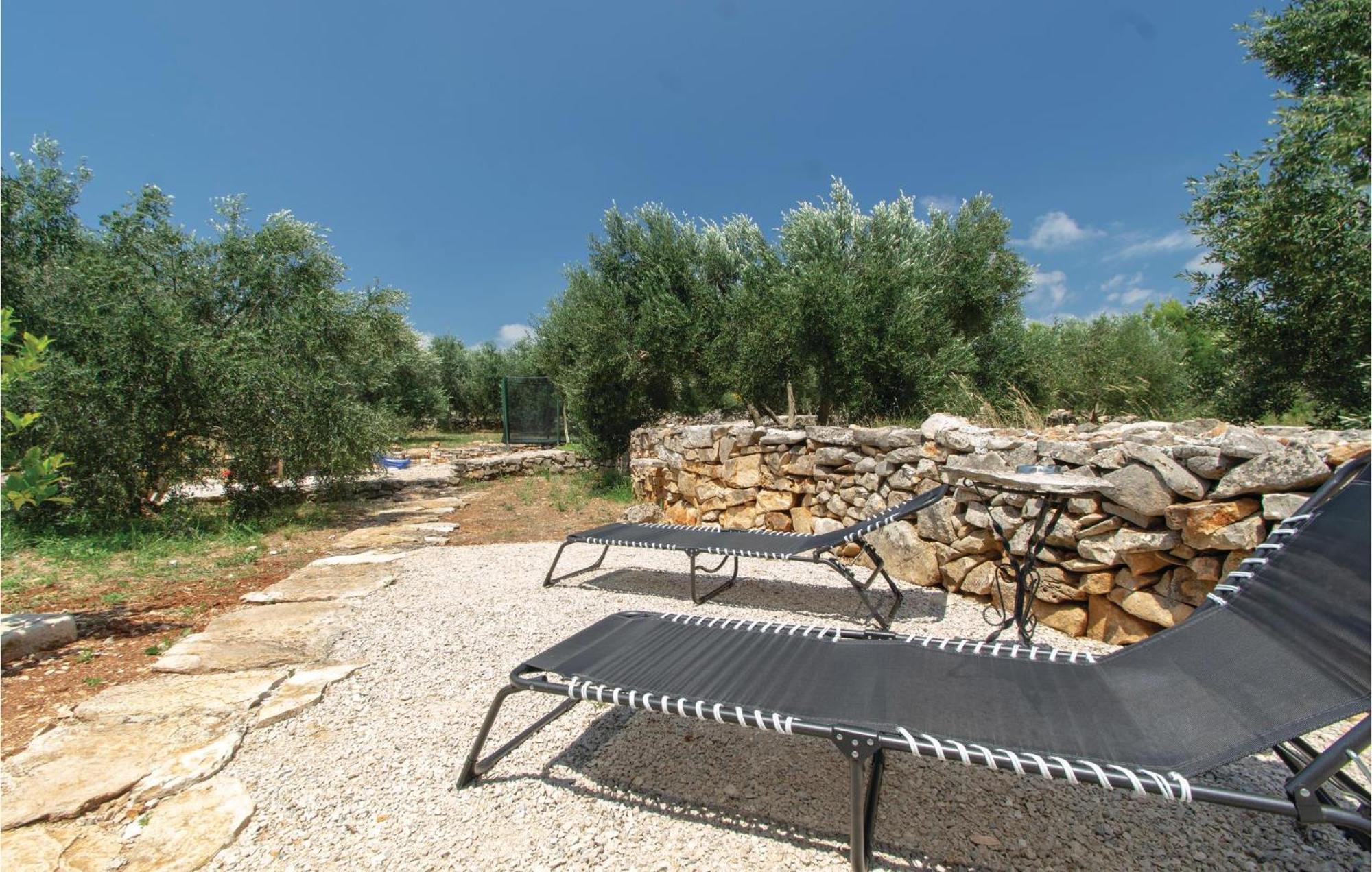 Awesome Home In Smokvica With Kitchen Luaran gambar