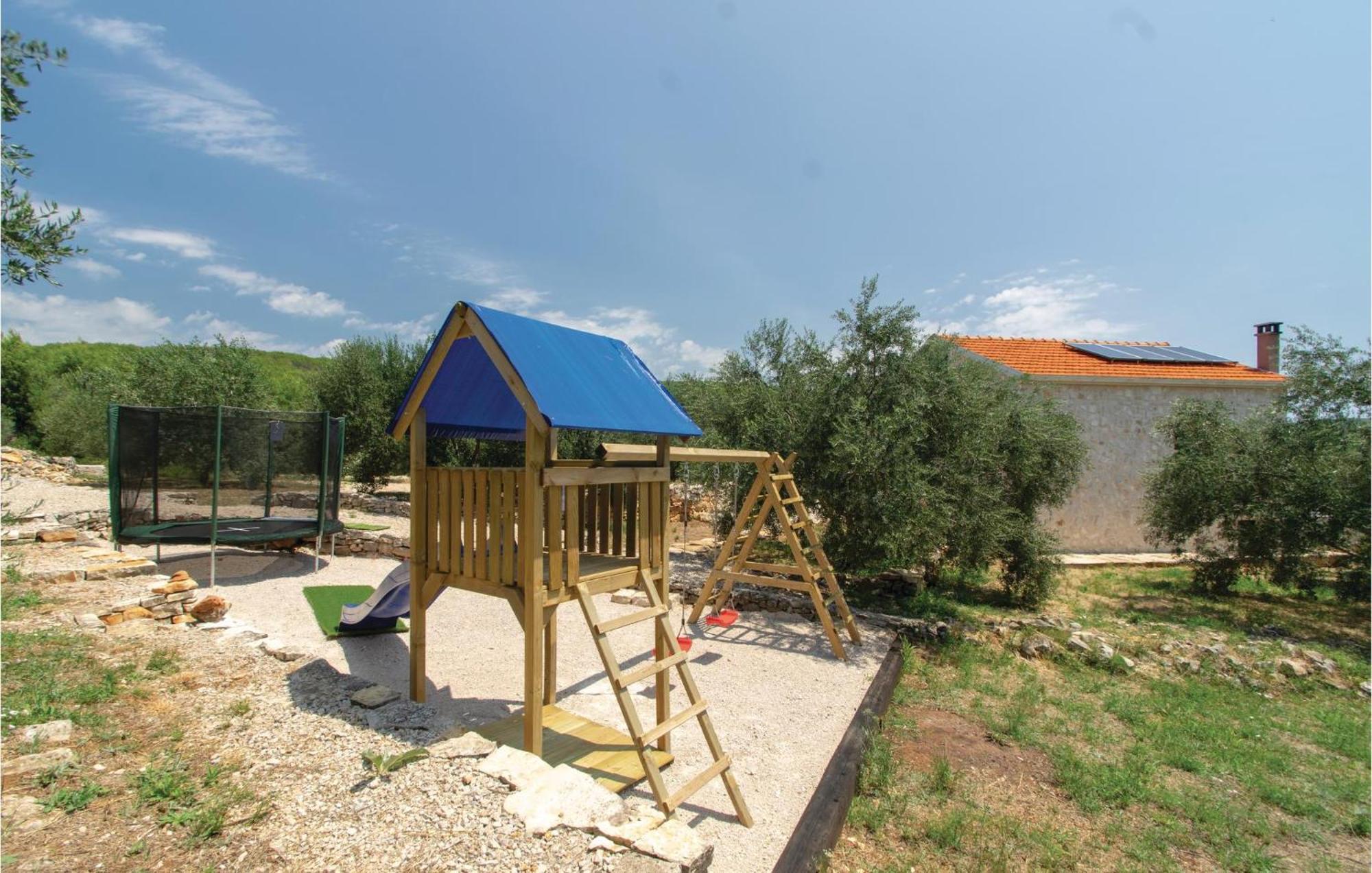 Awesome Home In Smokvica With Kitchen Luaran gambar