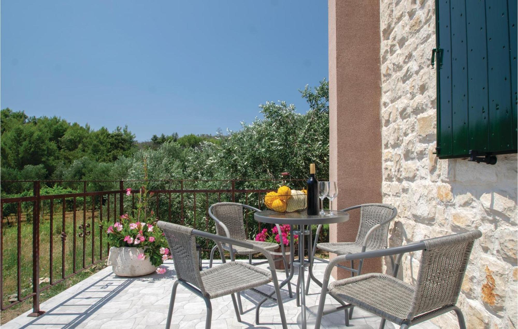 Awesome Home In Smokvica With Kitchen Luaran gambar